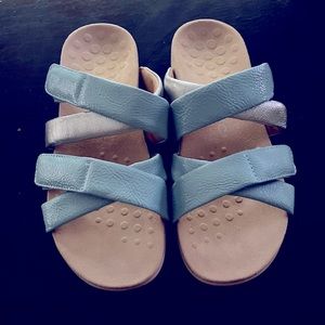 Vionic Hadlie Porcelain Blue Like New